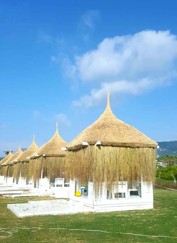 Saçaklı Ot Çatılar